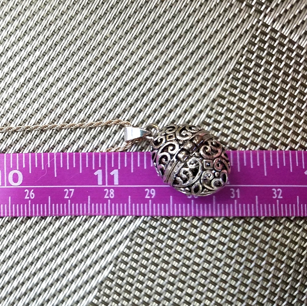 Sterling  Hinged Filigree egg